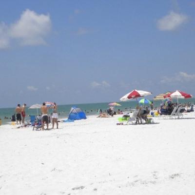 The snow-white, sandy beach of Clearwater Beach