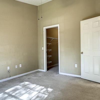  Spacious bedroom with walk-in closet