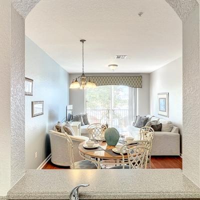 Vista Cay condo living room