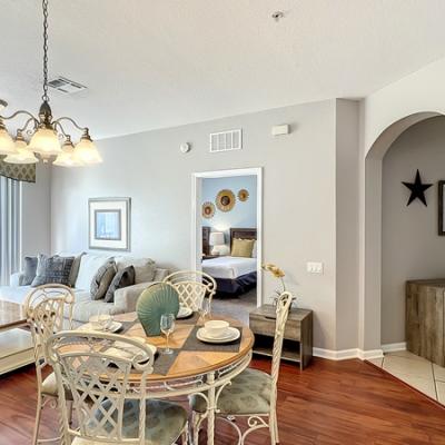 Vista Cay dining area