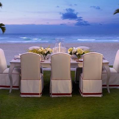  Mansions dining at the beach